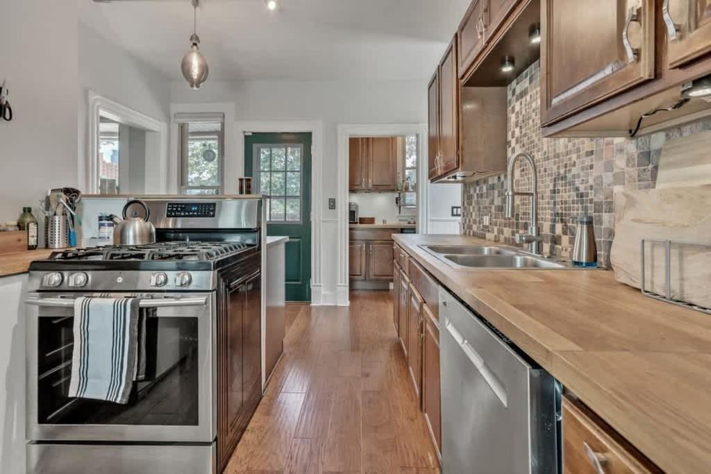 City Oasis Awaits Cozy Dt Home With Hot Tub Vikings Minneapolis Exterior photo