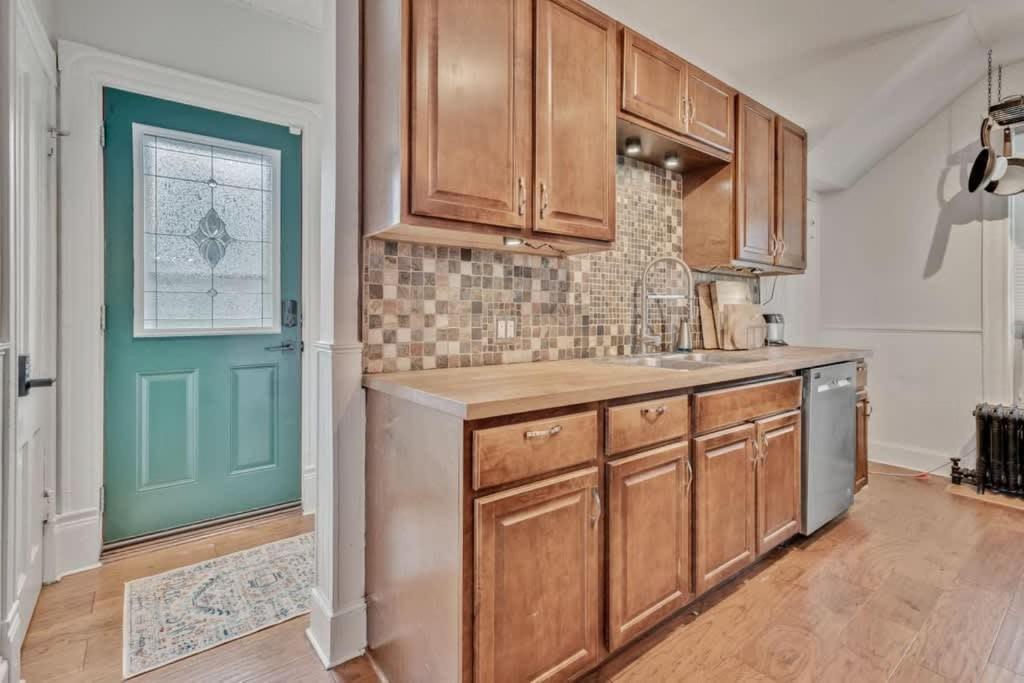 City Oasis Awaits Cozy Dt Home With Hot Tub Vikings Minneapolis Exterior photo
