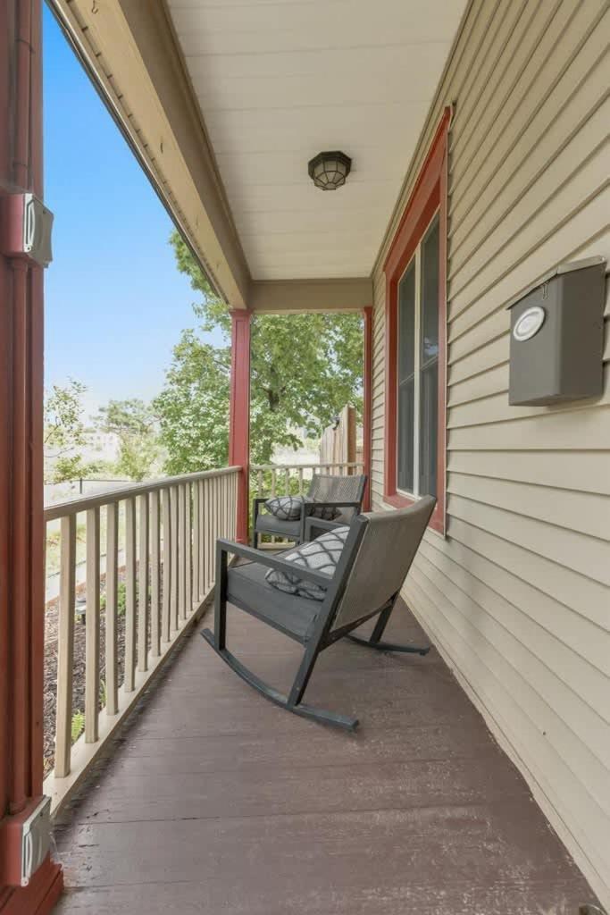 City Oasis Awaits Cozy Dt Home With Hot Tub Vikings Minneapolis Exterior photo
