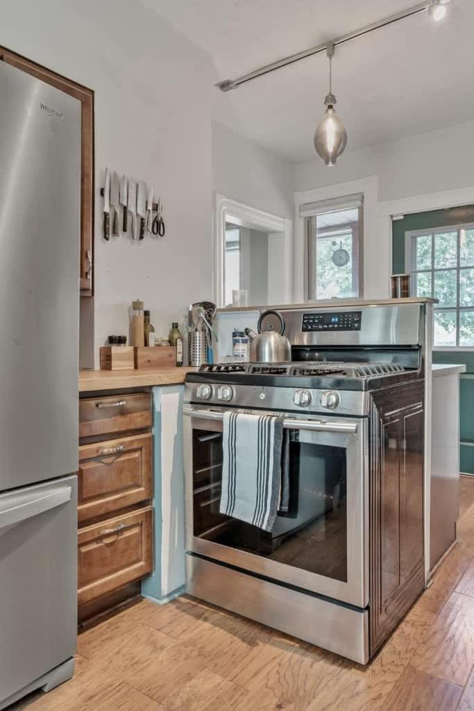 City Oasis Awaits Cozy Dt Home With Hot Tub Vikings Minneapolis Exterior photo